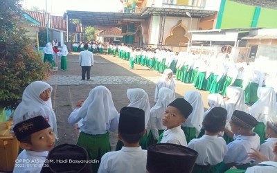UPACARA BENDERA, WADAH PENGUATAN KARAKTER SISWA